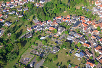 Friedhof in Eppenbrunn im Bundesland Rheinland-Pfalz, Deutschland