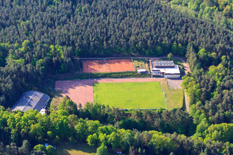 Luftaufnahme von Eppenbrunn, Sportplatz im Bundesland Rheinland-Pfalz, Deutschland