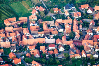 Nordring mit Ferienwohnung Meyer und Grün im Ortsteil Rechtenbach in Schweigen-Rechtenbach im Bundesland Rheinland-Pfalz, Deutschland