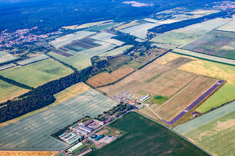 Flugplatz Ballenstedt/Quedlinburg im Ortsteil Asmusstedt im Bundesland Sachsen-Anhalt, Deutschland