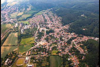 Ortsansicht der Straßen und Häuser der Wohngebiete in Bad Suderode in Quedlinburg im Bundesland Sachsen-Anhalt, Deutschland
