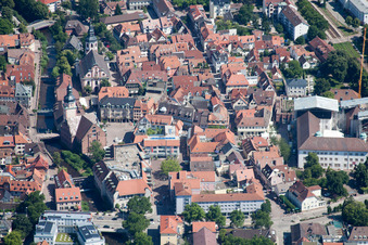 Luftbild von Altstadt in Ettlingen im Bundesland Baden-Württemberg, Deutschland