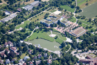 Luftbild von Parkanlage Horbachpark mit Horbachsee, Anne-Frank Schule und Albgauhalle in Ettlingen im Bundesland Baden-Württemberg, Deutschland