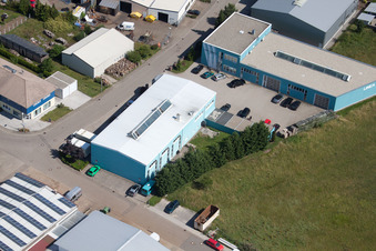 Schrägluftbild von Gewerbegebiet Im Schwarzenbusch im Ortsteil Pfaffenrot in Marxzell im Bundesland Baden-Württemberg, Deutschland