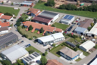 Gewerbegebiet Im Schwarzenbusch im Ortsteil Pfaffenrot in Marxzell im Bundesland Baden-Württemberg, Deutschland von oben gesehen