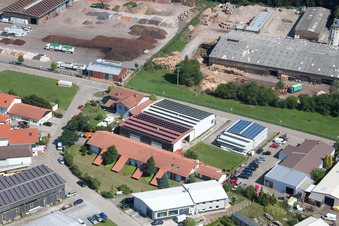 Gewerbegebiet Im Schwarzenbusch im Ortsteil Pfaffenrot in Marxzell im Bundesland Baden-Württemberg, Deutschland vom Flugzeug aus