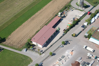 Drohnenaufname von Gewerbegebiet Im Schwarzenbusch im Ortsteil Pfaffenrot in Marxzell im Bundesland Baden-Württemberg, Deutschland