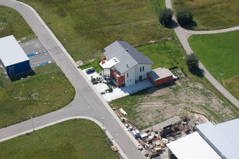 Gewerbegebiet Im Schwarzenbusch im Ortsteil Pfaffenrot in Marxzell im Bundesland Baden-Württemberg, Deutschland aus der Drohnenperspektive