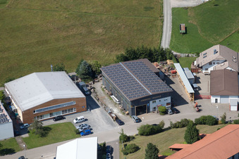 Schrägluftbild von Gewerbegebiet Im Schwarzenbusch im Ortsteil Pfaffenrot in Marxzell im Bundesland Baden-Württemberg, Deutschland