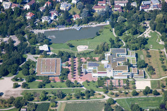 Albert Magnus Gymnasium am Horbachpark in Ettlingen im Bundesland Baden-Württemberg, Deutschland
