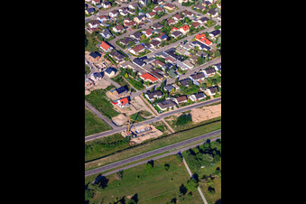 Schrägluftbild von Forstlandallee in Jockgrim im Bundesland Rheinland-Pfalz, Deutschland