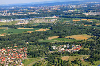 Luftaufnahme von Industriegebiet Oberwald von Nordwesten in Wörth am Rhein im Bundesland Rheinland-Pfalz, Deutschland