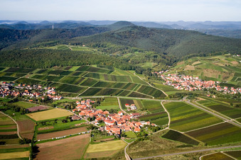 Oberhofen aus Osten in Pleisweiler-Oberhofen im Bundesland Rheinland-Pfalz, Deutschland