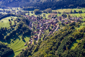 Dorf im Pflälzerwald von Norden in Niederschlettenbach im Bundesland Rheinland-Pfalz, Deutschland