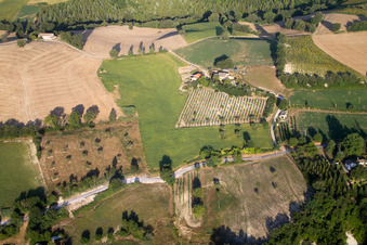 Isola di Fano im Bundesland The Marches, Italien von der Drohne aus gesehen