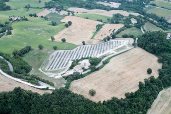 Cartoceto im Bundesland The Marches, Italien von oben