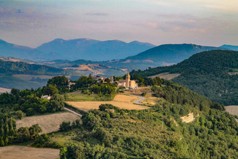 Isola di Fano im Bundesland The Marches, Italien von oben