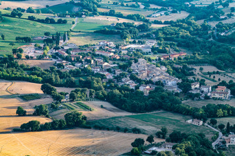 Isola di Fano im Bundesland The Marches, Italien aus der Vogelperspektive