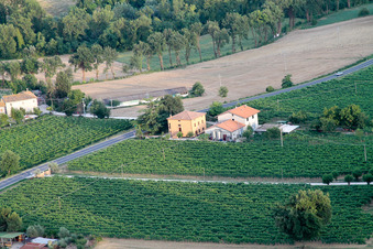 Luftaufnahme von Santa Maria della Valle im Bundesland The Marches, Italien