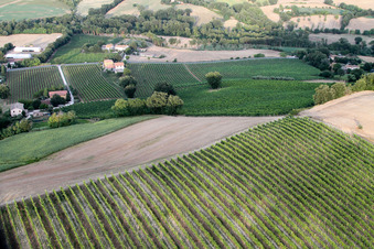 Santa Maria della Valle im Bundesland The Marches, Italien aus der Luft