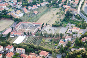 Castiglion Fiorentino, Friedhof mit Hubschrauberlandeplatz im Bundesland Arezzo, Italien