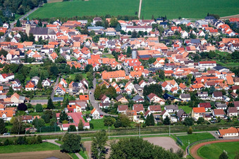 Luftbild von Bahnhofstraße von Süden in Steinfeld im Bundesland Rheinland-Pfalz, Deutschland