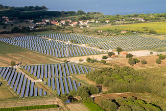 Luftaufnahme von Borghetto im Bundesland Umbria, Italien