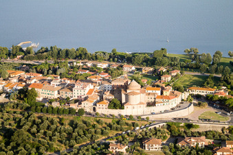 Castiglione del Lago im Bundesland Umbria, Italien aus der Luft