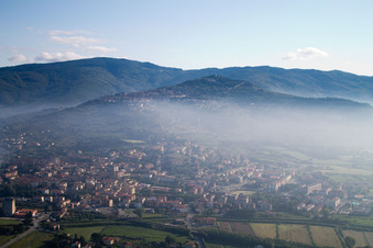 Camucia im Bundesland Toscana, Italien vom Flugzeug aus