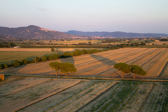 Drohnenbild von Castroncello im Bundesland Toscana, Italien