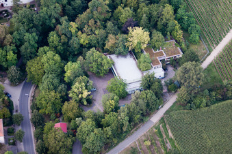Firmengelände der SEKA Schutzbelüftung GmbH mit Hallen, Firmengebäuden und Produktionsstätten im Ortsteil Wollmesheim in Landau in der Pfalz im Bundesland Rheinland-Pfalz, Deutschland