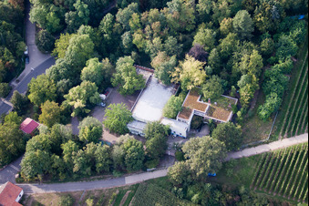 Firmengelände der SEKA Schutzbelüftung GmbH mit Hallen, Firmengebäuden und Produktionsstätten im Ortsteil Wollmesheim in Landau in der Pfalz im Bundesland Rheinland-Pfalz, Deutschland aus der Luft