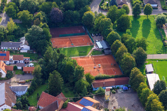 Tennisplatz im Ortsteil Mörzheim in Landau in der Pfalz im Bundesland Rheinland-Pfalz, Deutschland