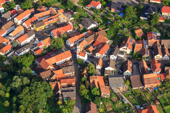 Schrägluftbild von Türmel (Rathaus an der Ob. Hauptstraße) in Oberhausen im Bundesland Rheinland-Pfalz, Deutschland
