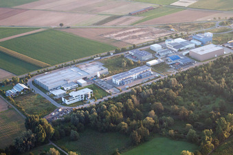 Gewerbegebiet West in Herxheim bei Landau im Bundesland Rheinland-Pfalz, Deutschland aus der Luft