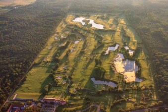 Luftbild von Golfclub Dreihof am Morgen in Essingen im Bundesland Rheinland-Pfalz, Deutschland