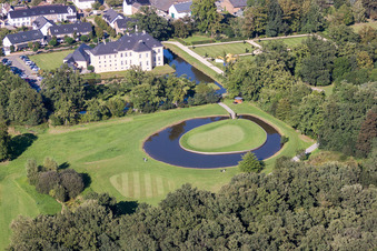 Gelände des Golfplatz des Golf Club Schloss Miel im Ortsteil Miel in Swisttal im Bundesland Nordrhein-Westfalen, Deutschland von oben