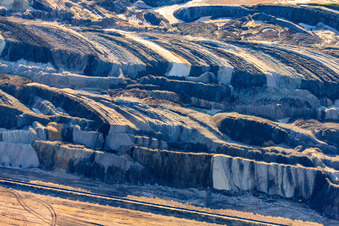 Spuren und Narben des Braunkohletagebau Inden im Ortsteil Altdorf im Bundesland Nordrhein-Westfalen, Deutschland