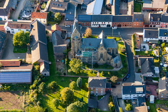 Pfarrkirche St. Peter im Ortsteil Müntz in Titz im Bundesland Nordrhein-Westfalen, Deutschland