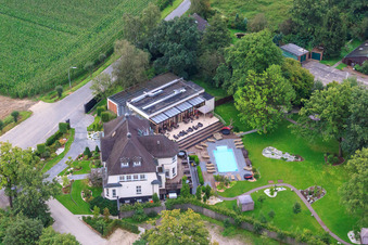 Villa mit Pool an der Bahnstr in Grefrath im Bundesland Nordrhein-Westfalen, Deutschland