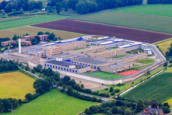 Luftbild von Von Sicherheitsumzäunung umgebenes Gelände der Justizvollzugsanstalt Geldern im Ortsteil Pont im Bundesland Nordrhein-Westfalen, Deutschland