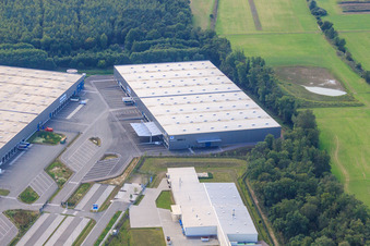 ZUFALL logistics group - Niederlassung Kandel und  STS Group im Gewerbegebiet Horst im Ortsteil Minderslachen im Bundesland Rheinland-Pfalz, Deutschland von der Drohne aus gesehen