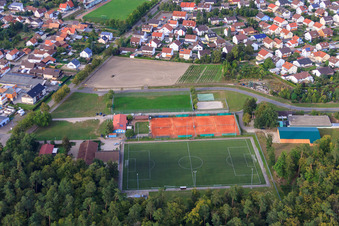 Tennisplatz Rheinzabern und Fußbalplatz des SV Olympia Rheinzabern 1920 e.V im Bundesland Rheinland-Pfalz, Deutschland