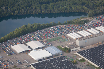 Daimler LKW-Abstellplätze in Wörth am Rhein im Bundesland Rheinland-Pfalz, Deutschland