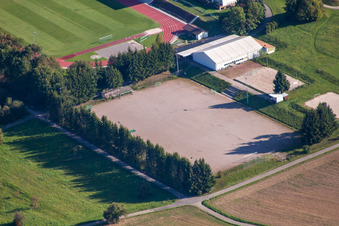 Luftaufnahme von Sportgelände des SV-1899 eV Langensteinbach in Karlsbad im Bundesland Baden-Württemberg, Deutschland