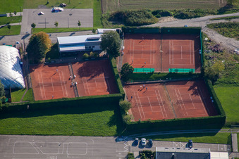 Schrägluftbild von Sportgelände des SV-1899 eV Langensteinbach in Karlsbad im Bundesland Baden-Württemberg, Deutschland