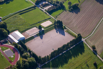 Sportgelände des SV-1899 eV Langensteinbach in Karlsbad im Bundesland Baden-Württemberg, Deutschland aus der Luft