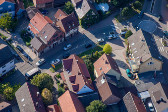 Luftbild von Hauptstr im Ortsteil Langensteinbach in Karlsbad im Bundesland Baden-Württemberg, Deutschland