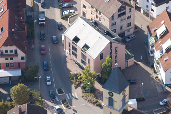 Luftbild von Central Apotheke im Ortsteil Langensteinbach in Karlsbad im Bundesland Baden-Württemberg, Deutschland