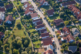 Mozartstr im Ortsteil Langensteinbach in Karlsbad im Bundesland Baden-Württemberg, Deutschland